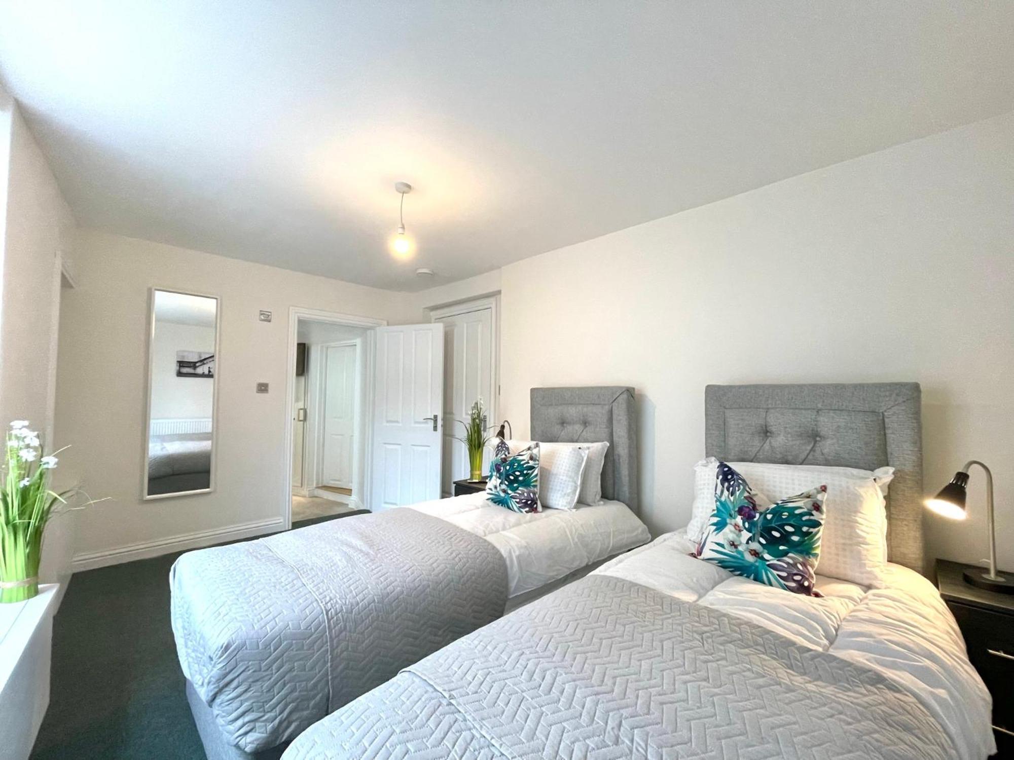 2 Bedroom Stopoverz Apartment