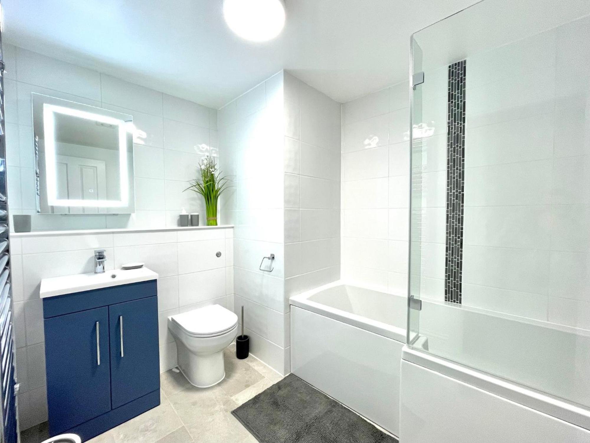2 Bedroom Stopoverz Apartment Bristol