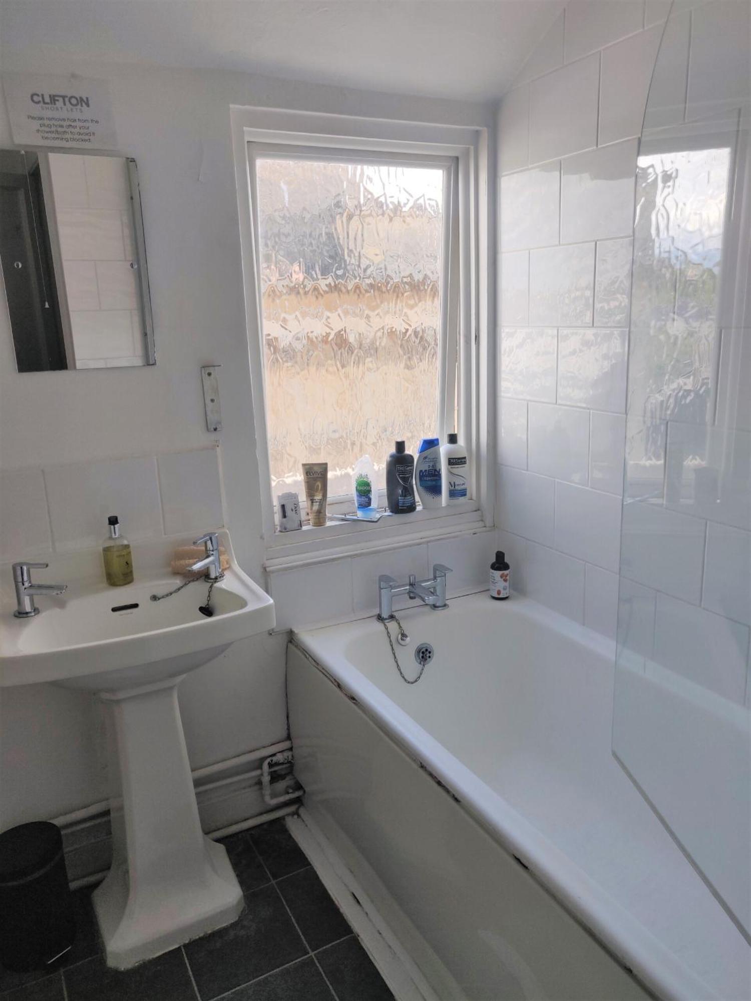 Apartment Westbourne Place - By Clifton Short Lets *