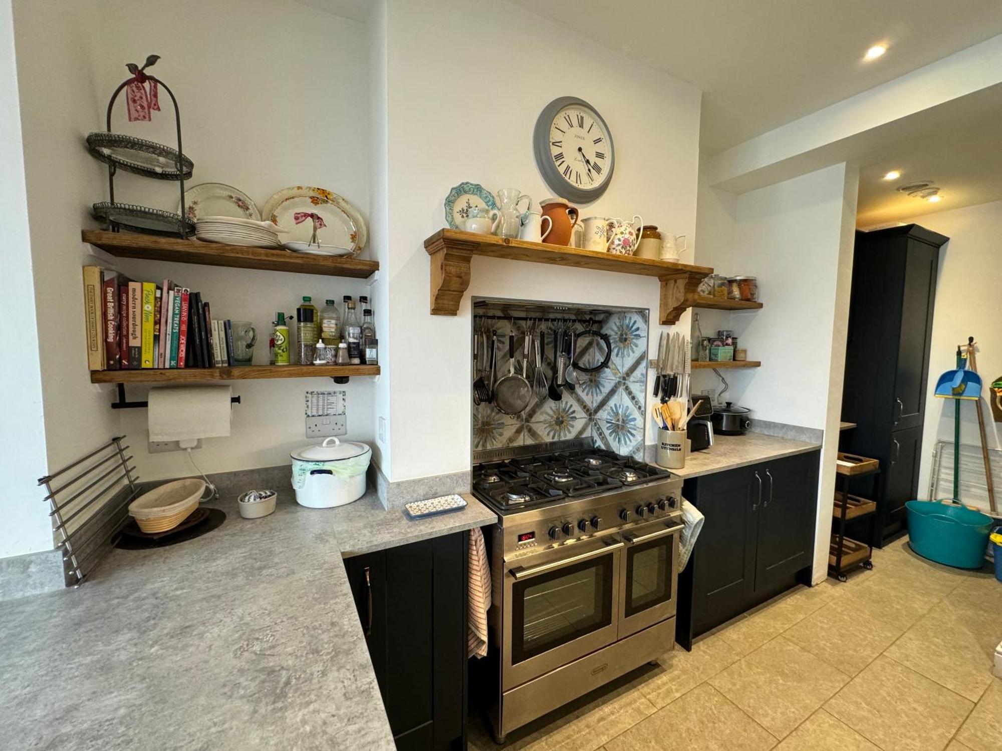 Modern & Vintage Inspired In Old Totterdown Guest house *