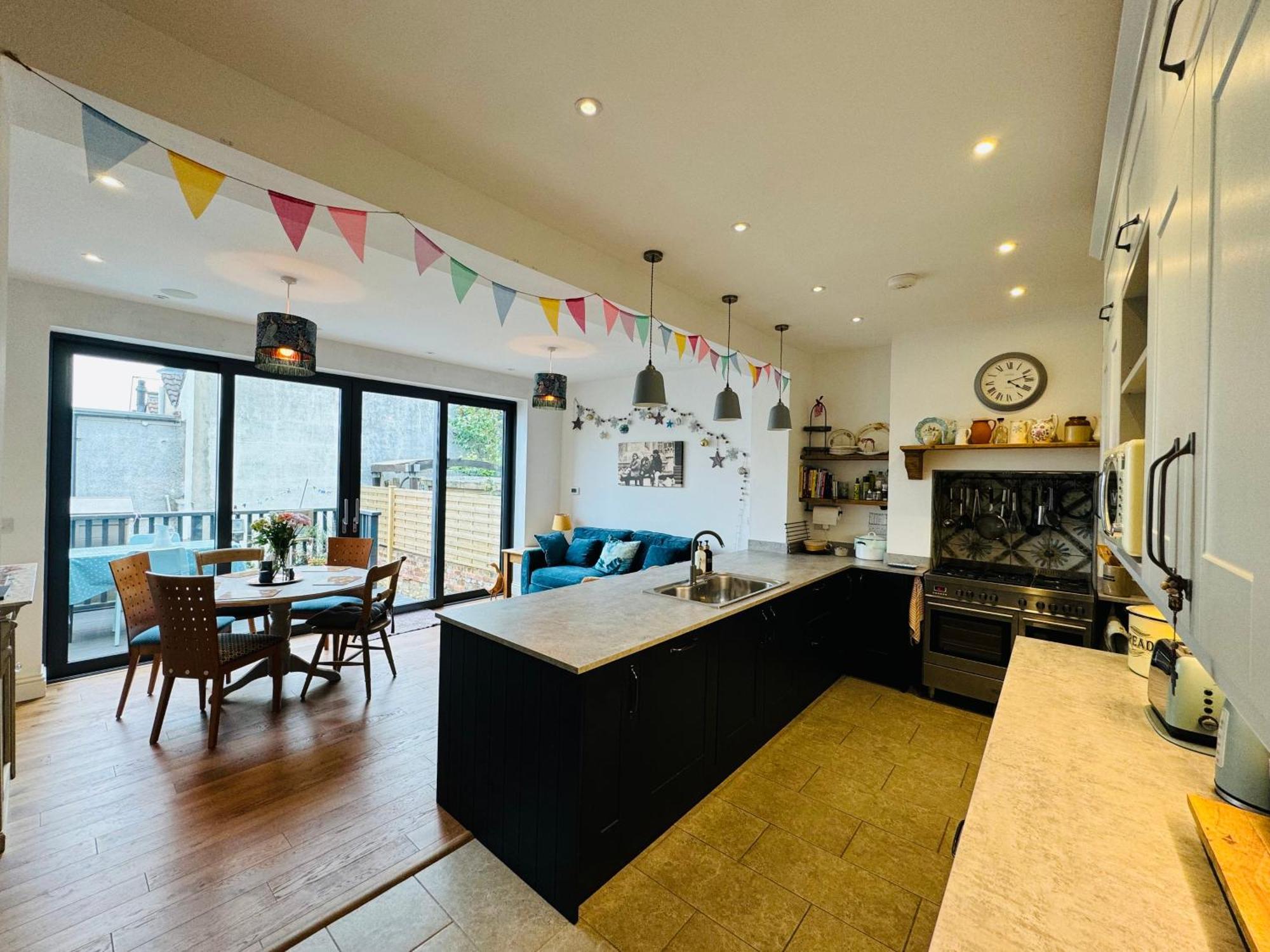 Modern & Vintage Inspired In Old Totterdown *