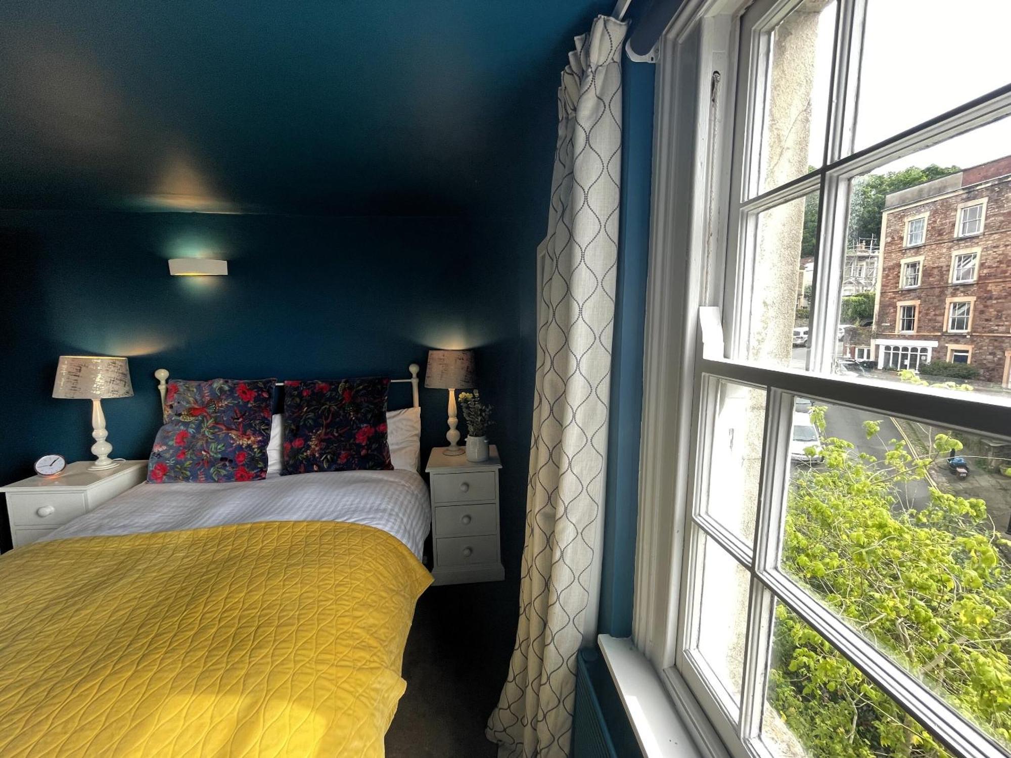 Fabulous Townhouse In Clifton *