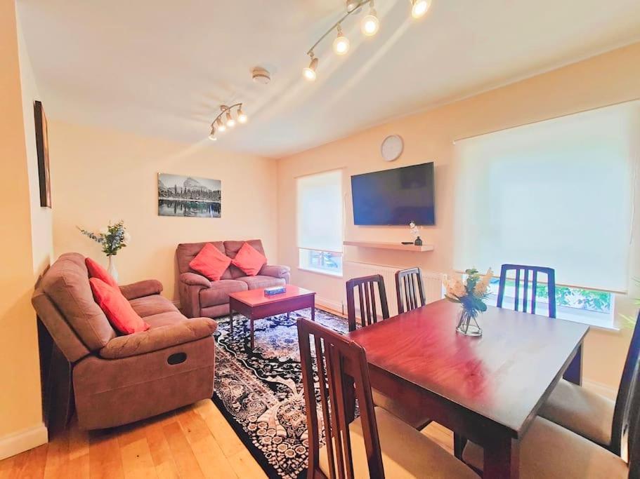 2 Bed Flat,sleeps 4,wifi,near Cabot Circus,bri 1mi Apartment Bristol