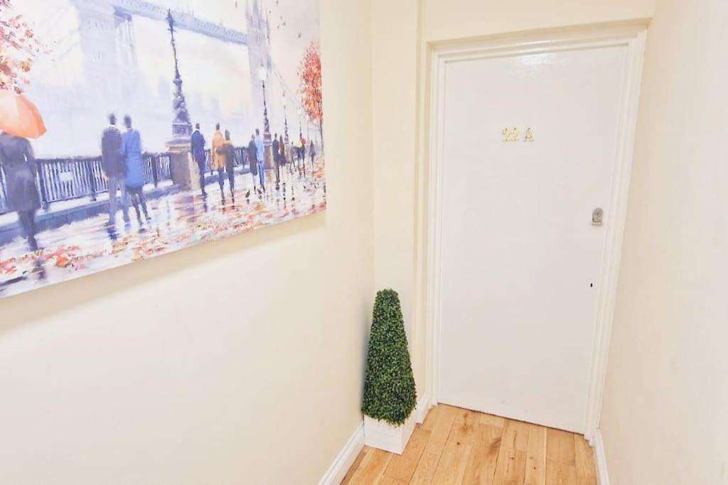 2 Bed Flat,sleeps 4,wifi,near Cabot Circus,bri 1mi Bristol