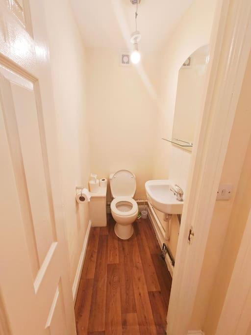 2 Bed Flat,sleeps 4,wifi,near Cabot Circus,bri 1mi * Bristol