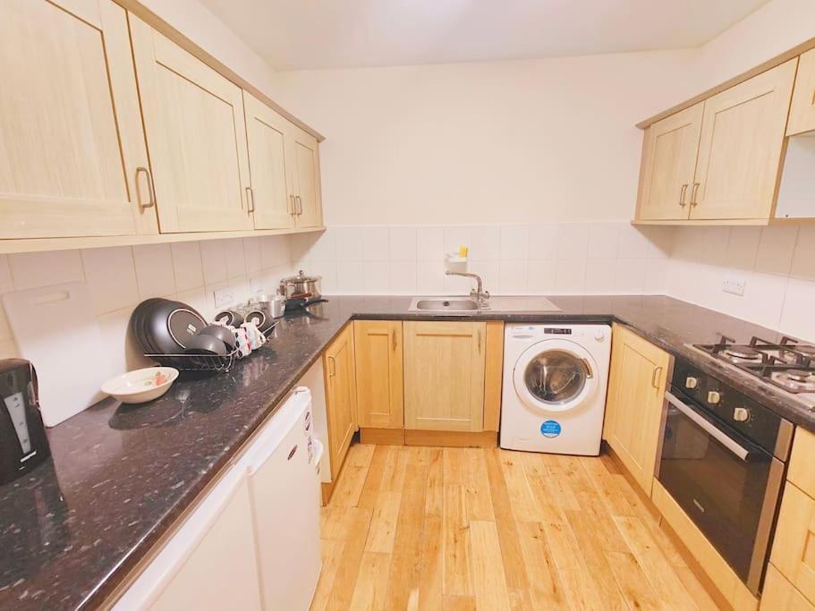 Apartment 2 Bed Flat,sleeps 4,wifi,near Cabot Circus,bri 1mi Bristol