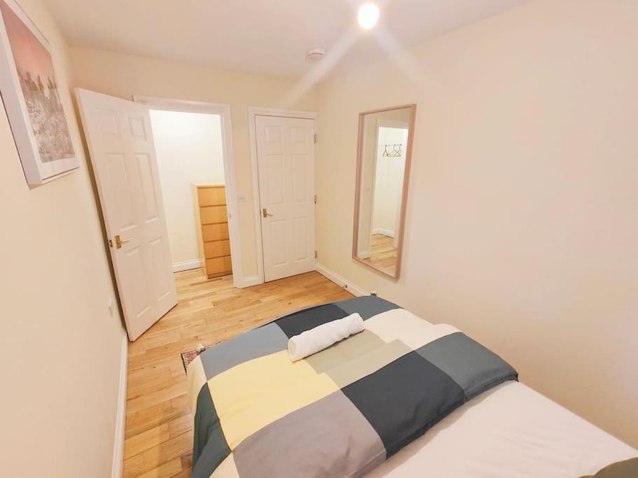 2 Bed Flat,sleeps 4,wifi,near Cabot Circus,bri 1mi Bristol