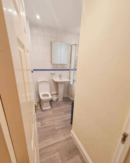 2 Bed Flat,sleeps 4,wifi,near Cabot Circus,bri 1mi