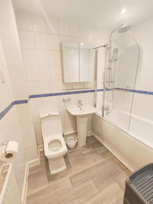 Apartment 2 Bed Flat,sleeps 4,wifi,near Cabot Circus,bri 1mi *