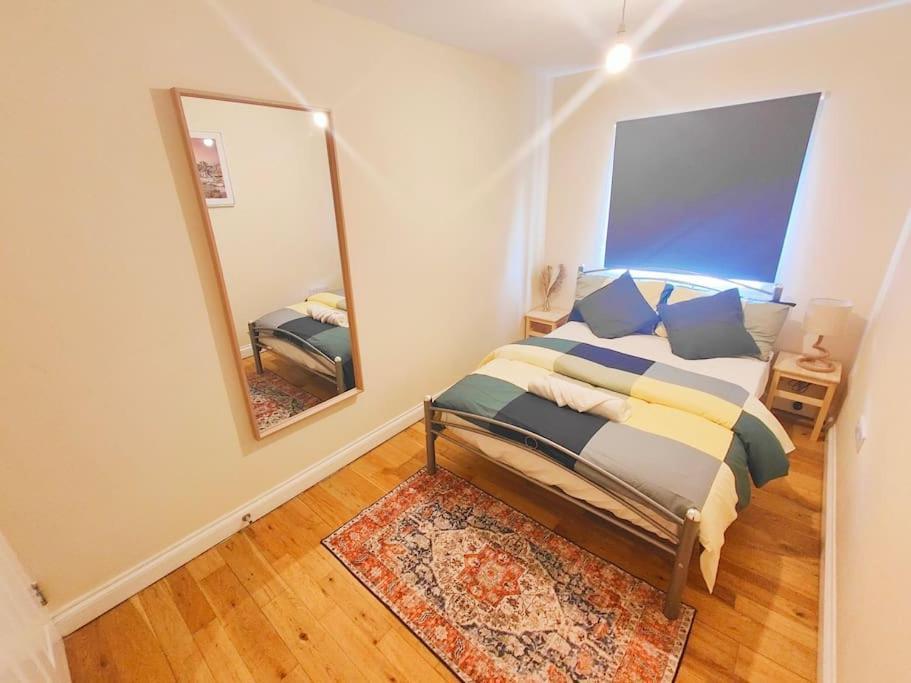 2 Bed Flat,sleeps 4,wifi,near Cabot Circus,bri 1mi Bristol