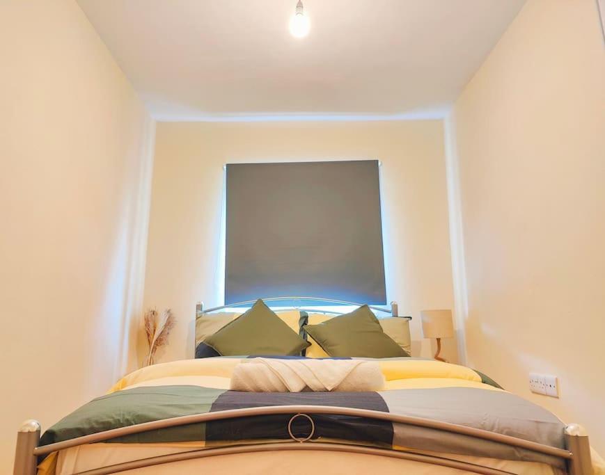 2 Bed Flat,sleeps 4,wifi,near Cabot Circus,bri 1mi Bristol