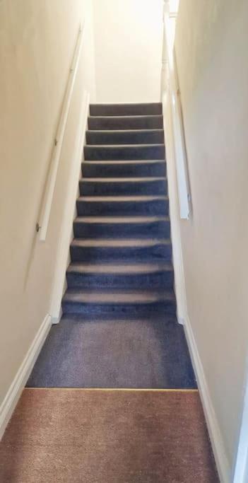 2 Bed Flat,sleeps 4,wifi,near Cabot Circus,bri 1mi *