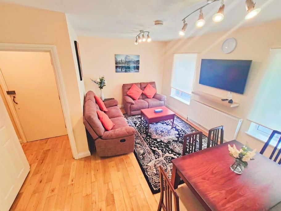 2 Bed Flat,sleeps 4,wifi,near Cabot Circus,bri 1mi Bristol