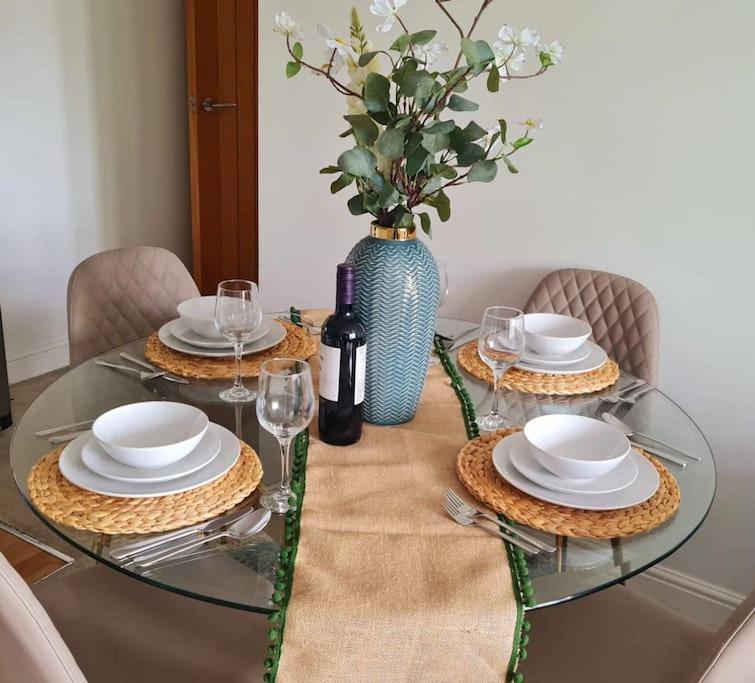 Chic 2 Bed Nr St George's Park *