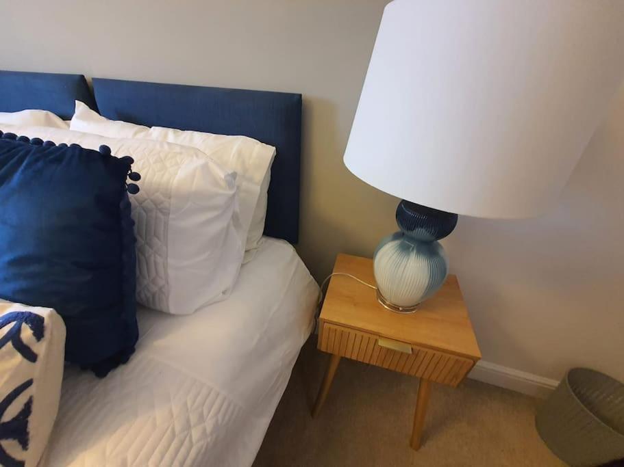 Chic 2 Bed Nr St George's Park *
