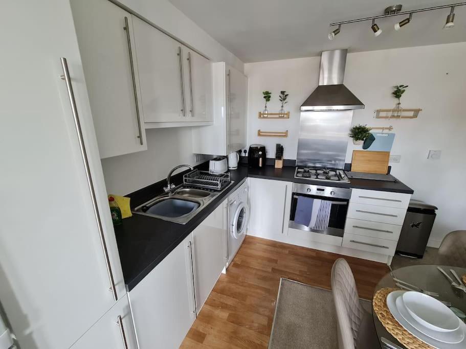 Chic 2 Bed Nr St George's Park *