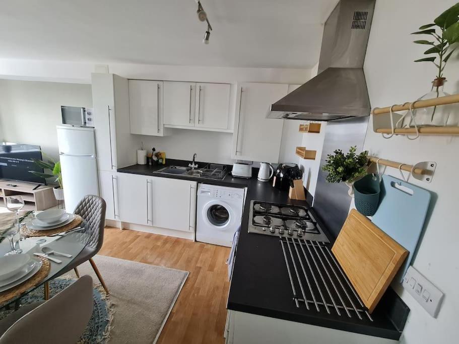 Chic 2 Bed Nr St George's Park * Bristol