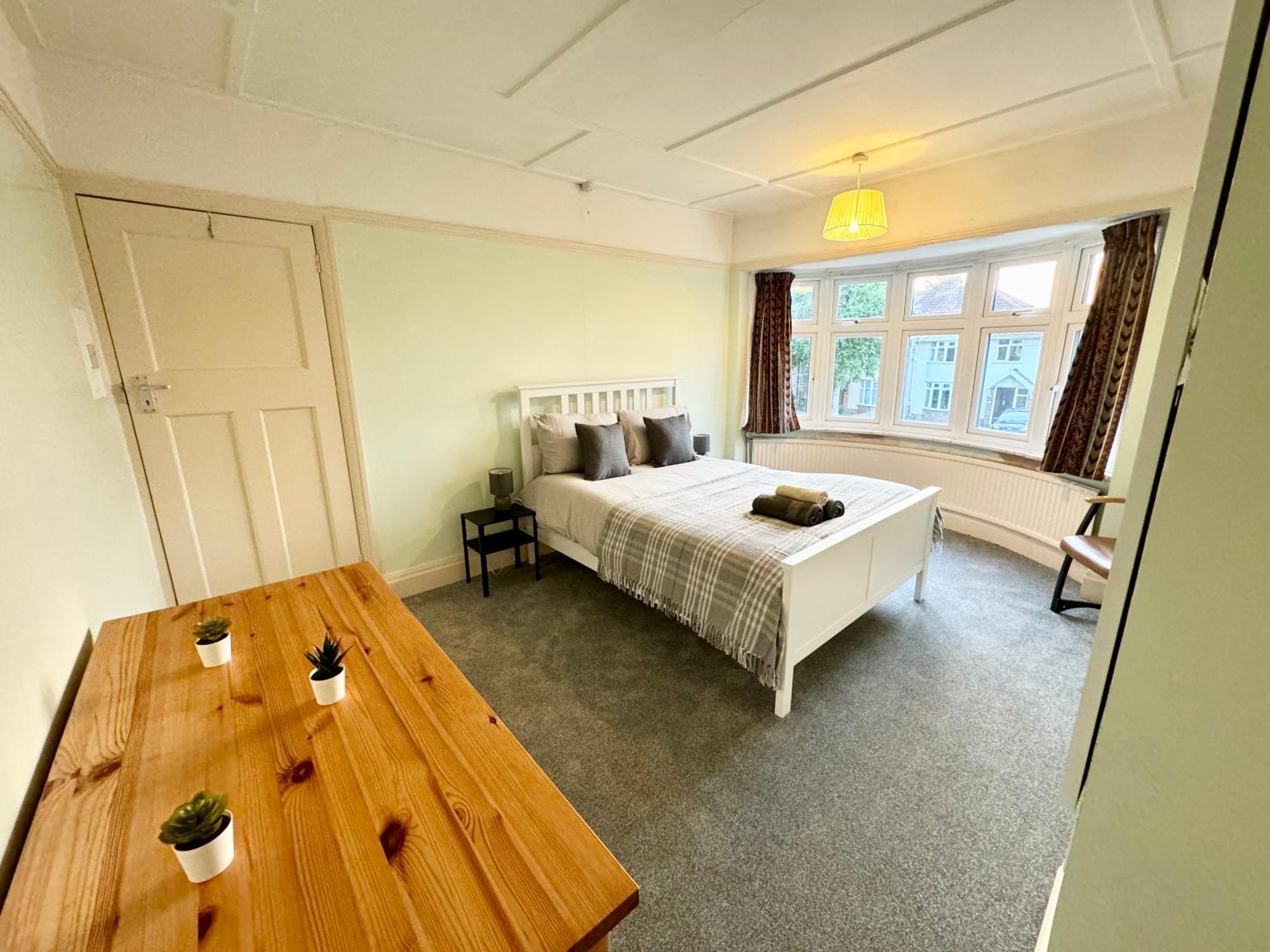 Spacious Double Near Southmead Homestay
