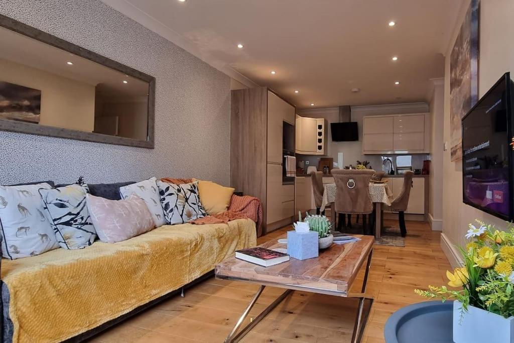 Riverside Apartment *