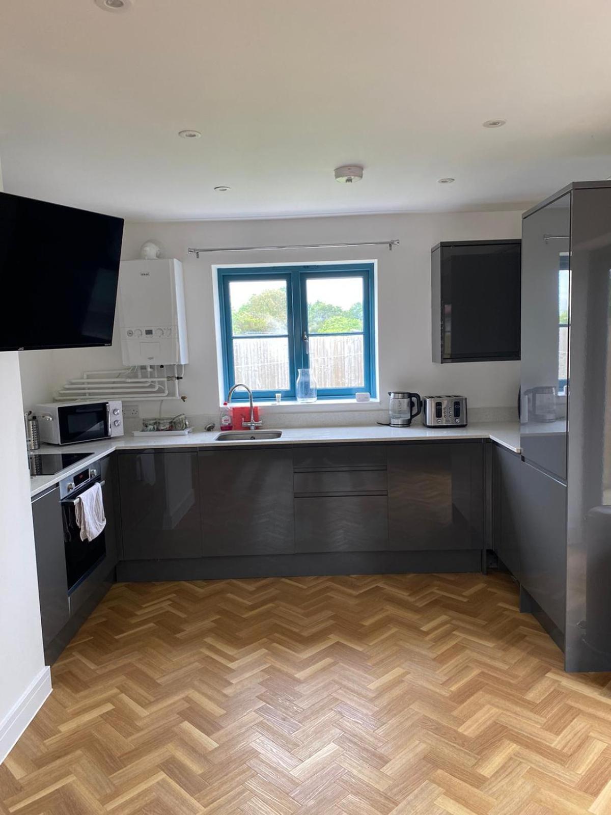 4 Bedroom In Frampton Holiday home *