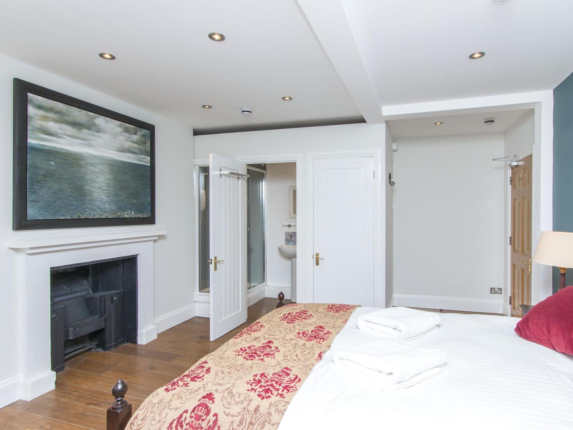 3 Berkeley Square Bed & Breakfast *