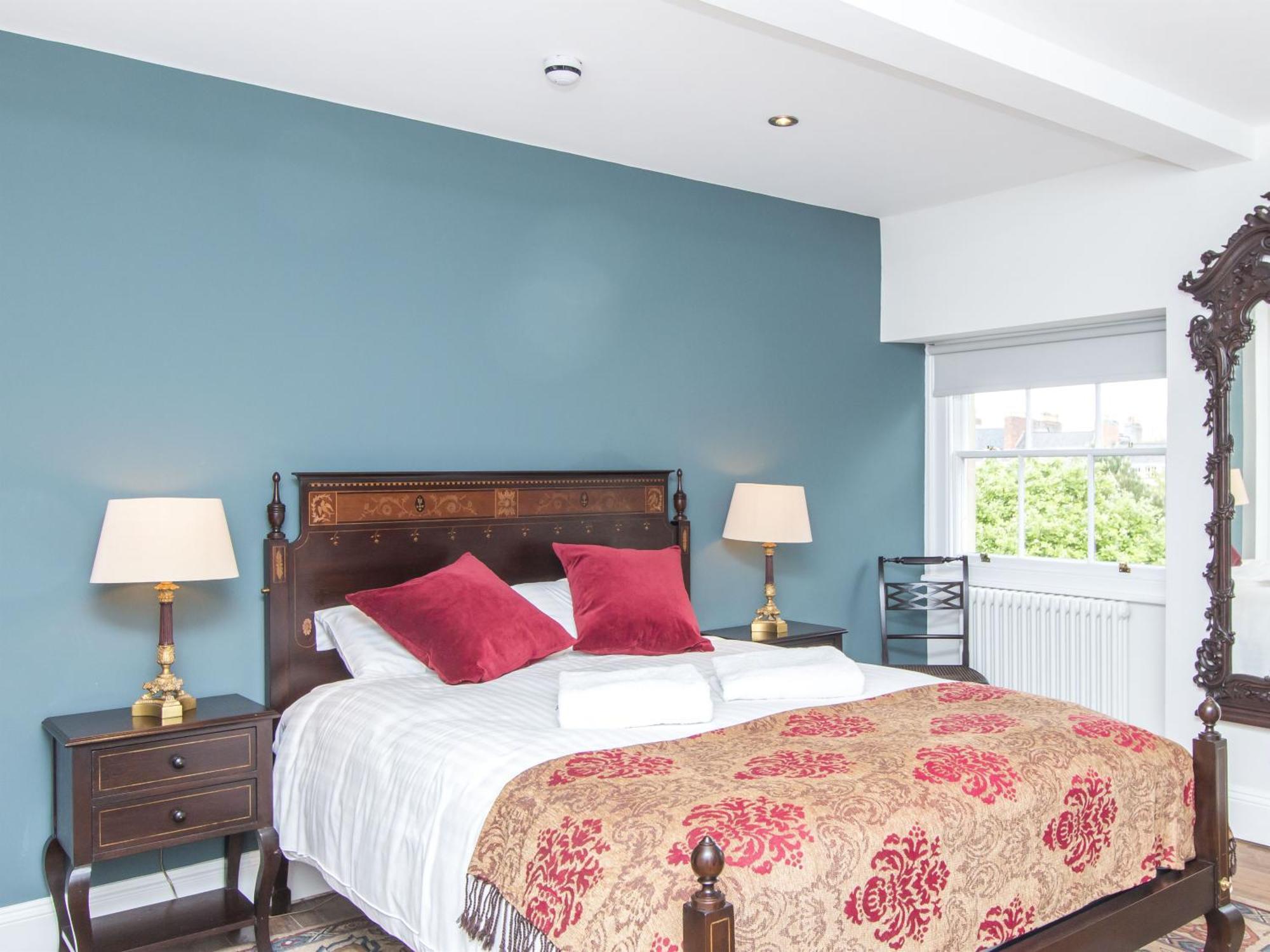 Bed & Breakfast 3 Berkeley Square