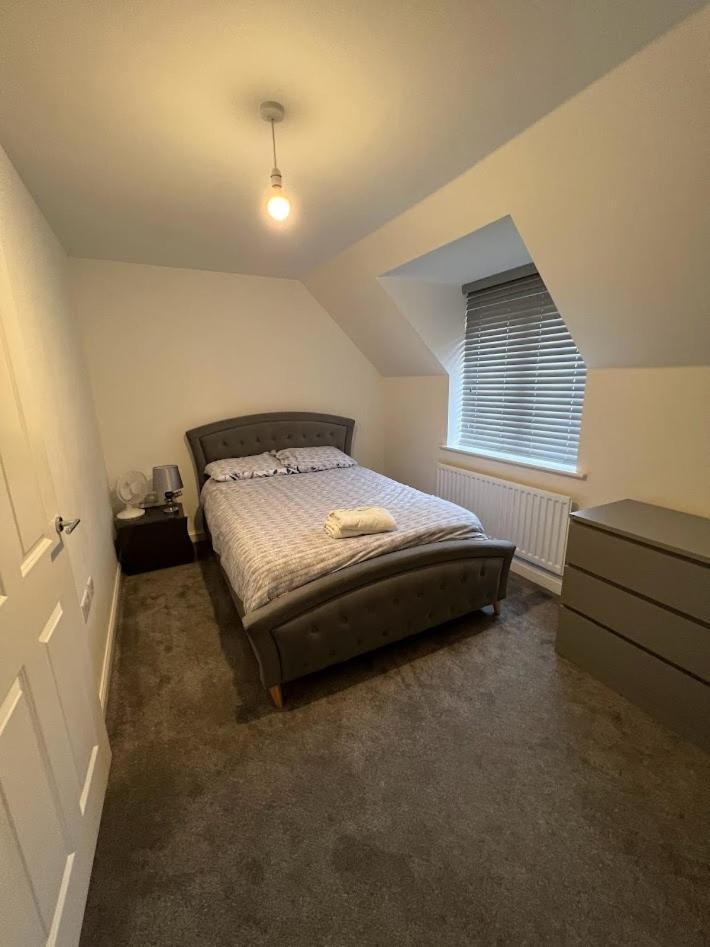 Stunning Two-bedroom At A3ree, Free Parking, Near Cribbs Causeway Mall Apartment