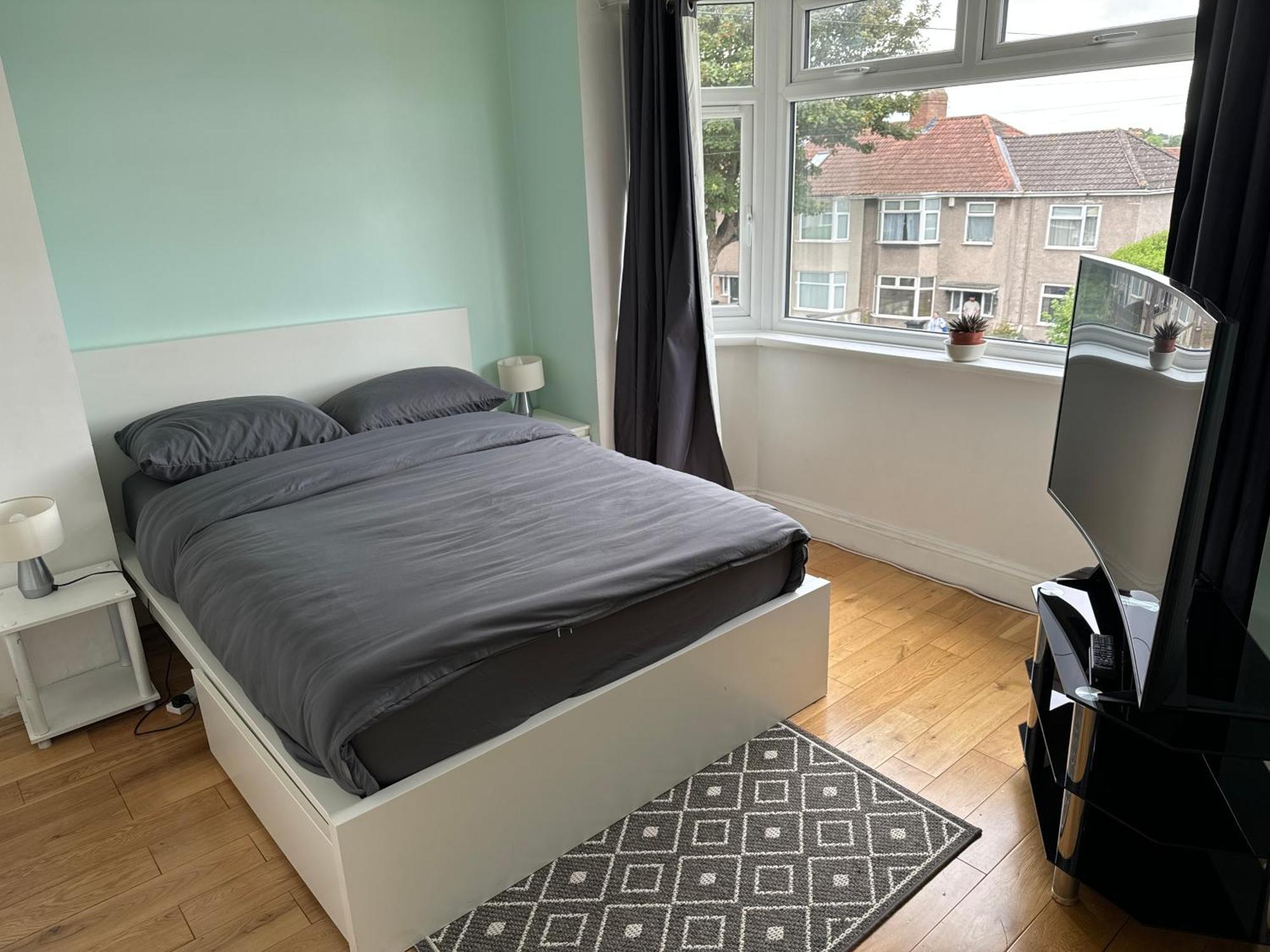 Near Southmead Hospital And Airbus Homestay Bristol