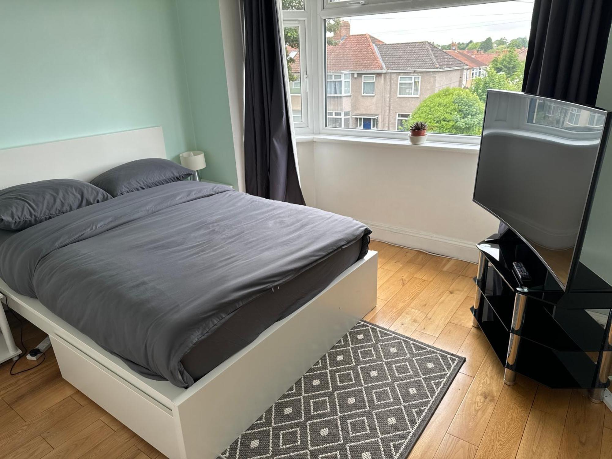 Near Southmead Hospital And Airbus Homestay