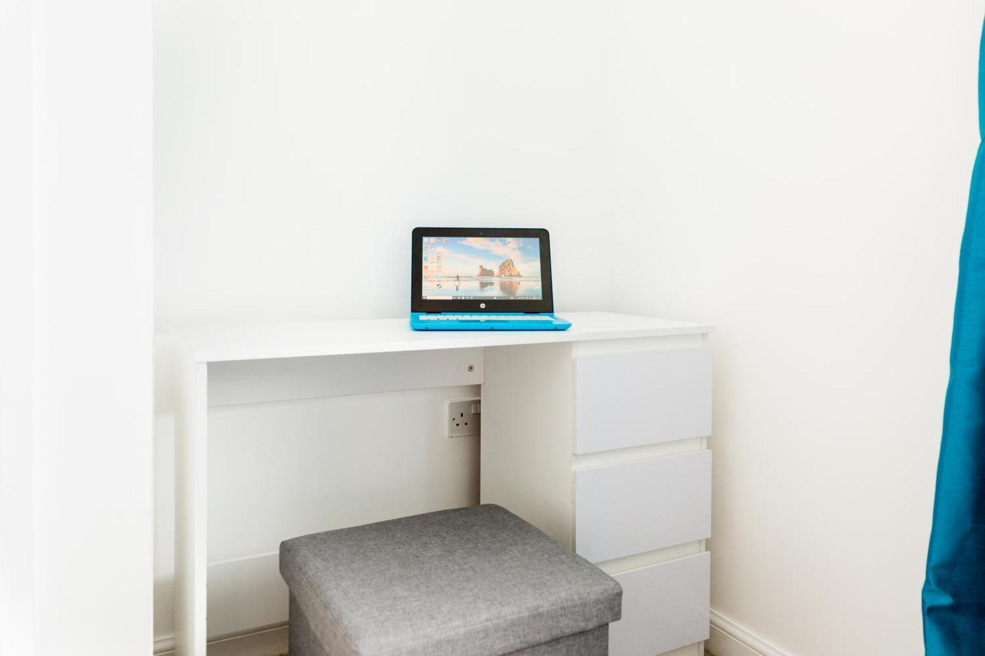 Holiday home Spacious Group House For Medical Staff, Contractors & Families - Ensuites, Parking & Netflix By Dreamypads Bristol