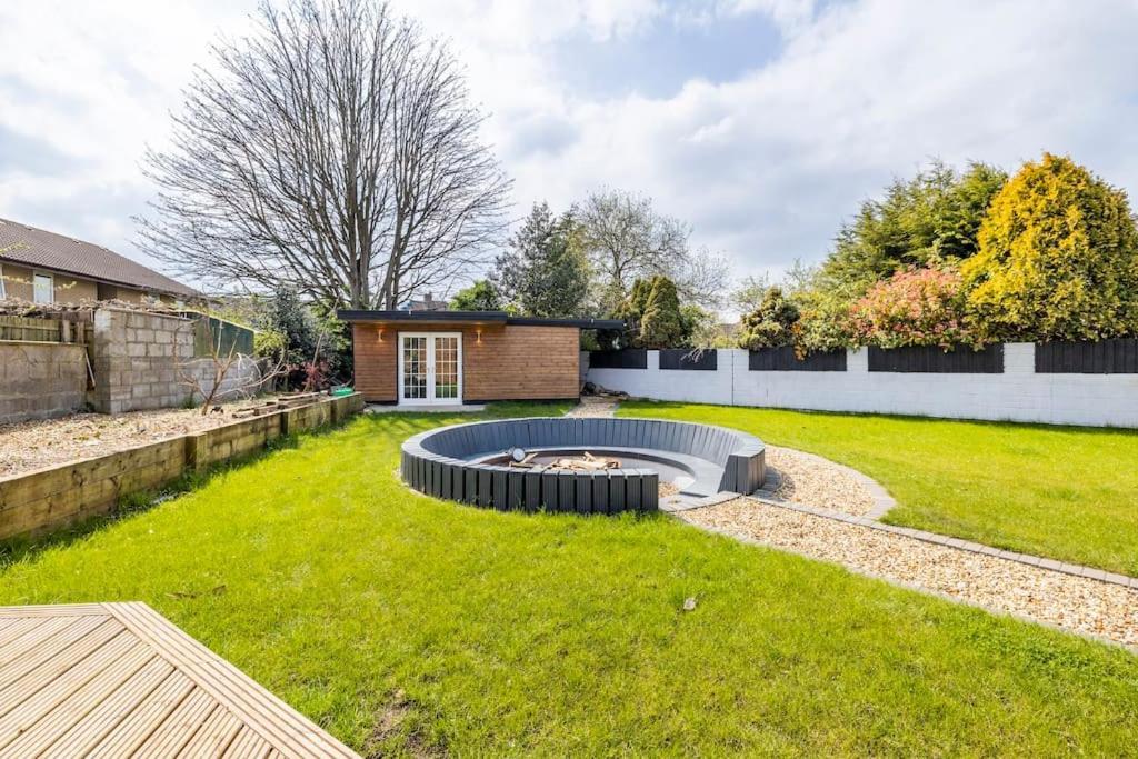 Self Contained Cabin, Firepit, Nr Mod Aztec, M5, M4