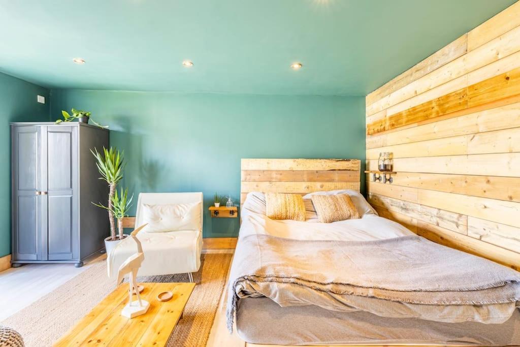 Self Contained Cabin, Firepit, Nr Mod Aztec, M5, M4 Apartment Bristol