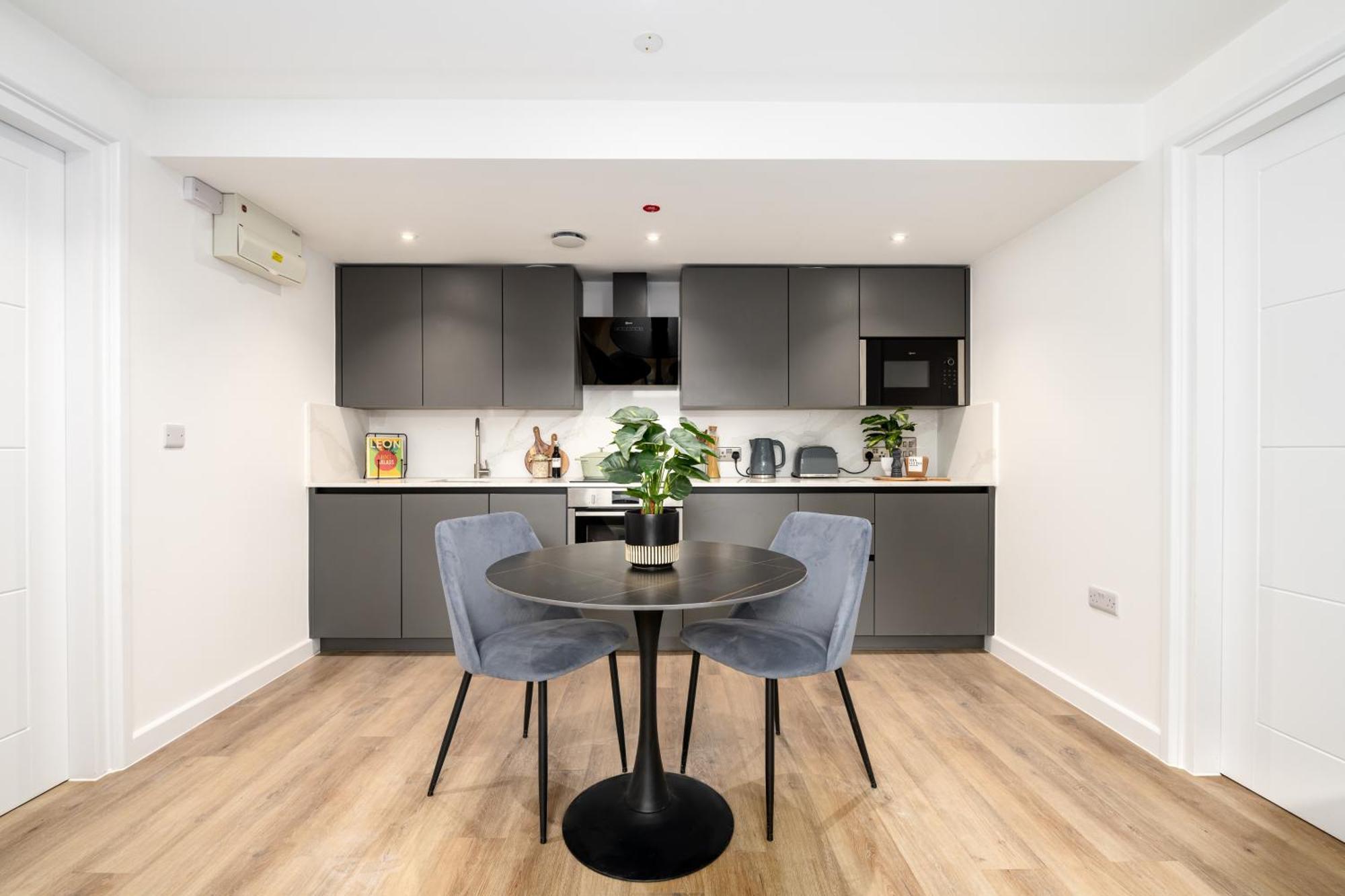 Apartment 48 Park Street *