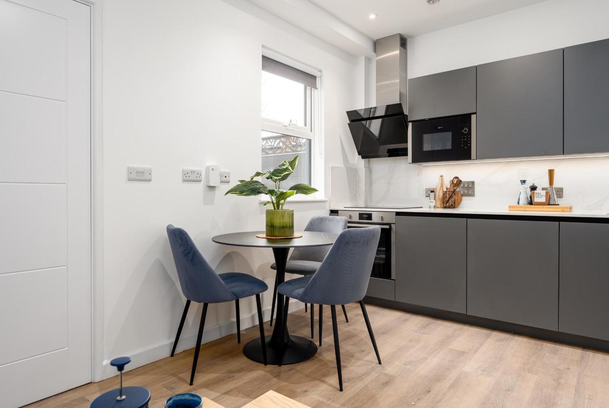 48 Park Street Apartment