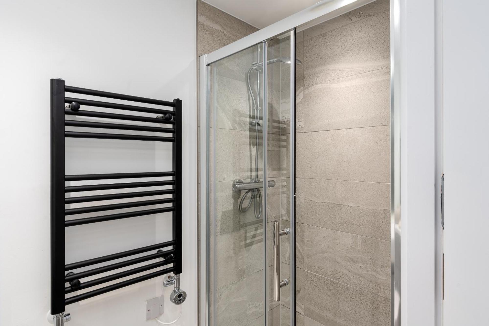 48 Park Street Apartment *