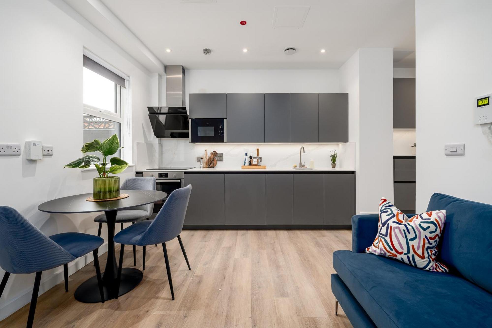 48 Park Street Apartment