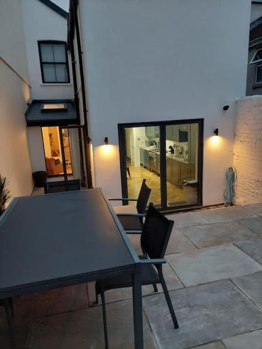 Large Newly Refurbished House Close To Harbour Bristol
