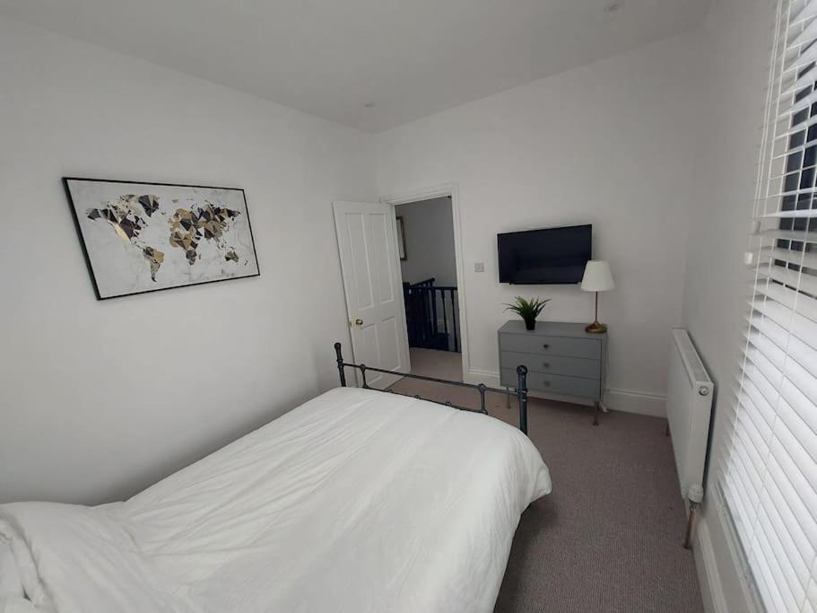 Large Newly Refurbished House Close To Harbour Holiday home *