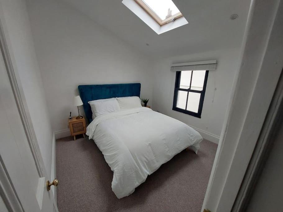 Large Newly Refurbished House Close To Harbour
