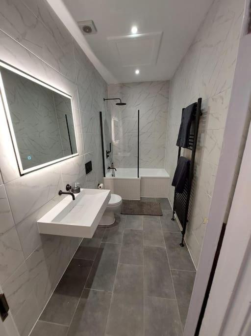 Large Newly Refurbished House Close To Harbour Holiday home *