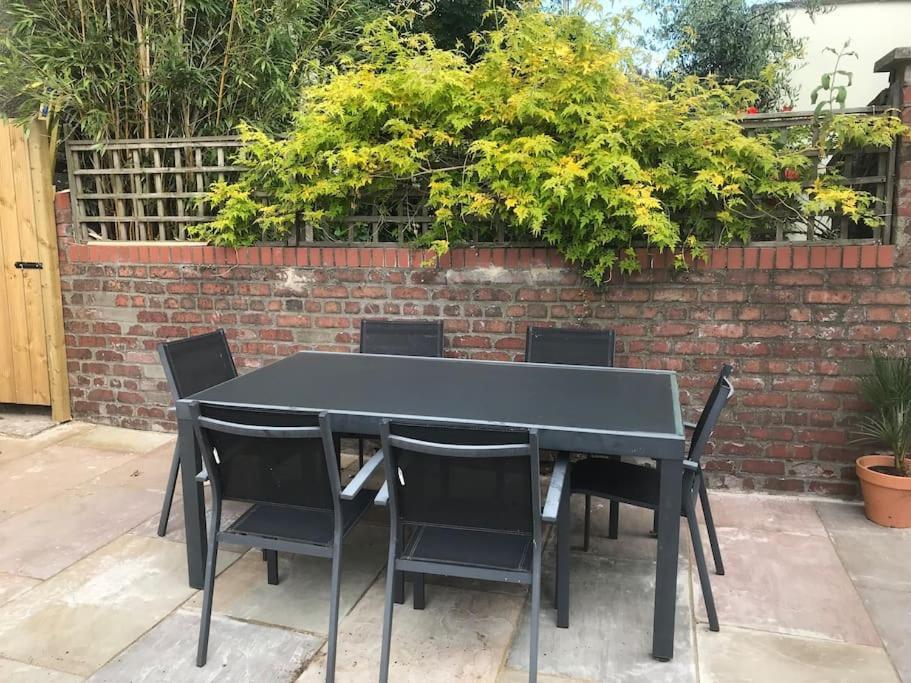 Large Newly Refurbished House Close To Harbour * Bristol