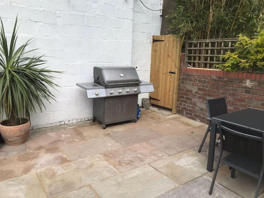 Large Newly Refurbished House Close To Harbour * Bristol