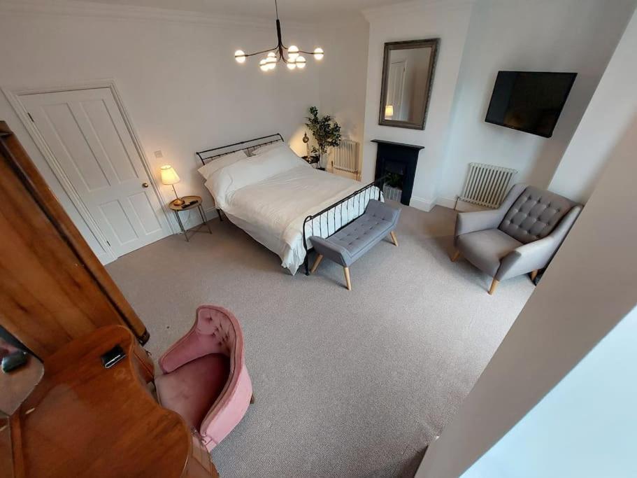 Large Newly Refurbished House Close To Harbour Holiday home Bristol