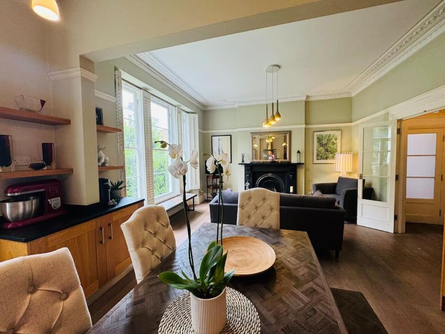 A Gorgeous Edwardian In City Centre Holiday home *