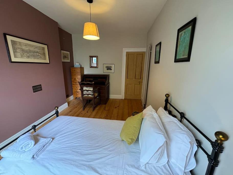A Gorgeous Edwardian In City Centre Holiday home *