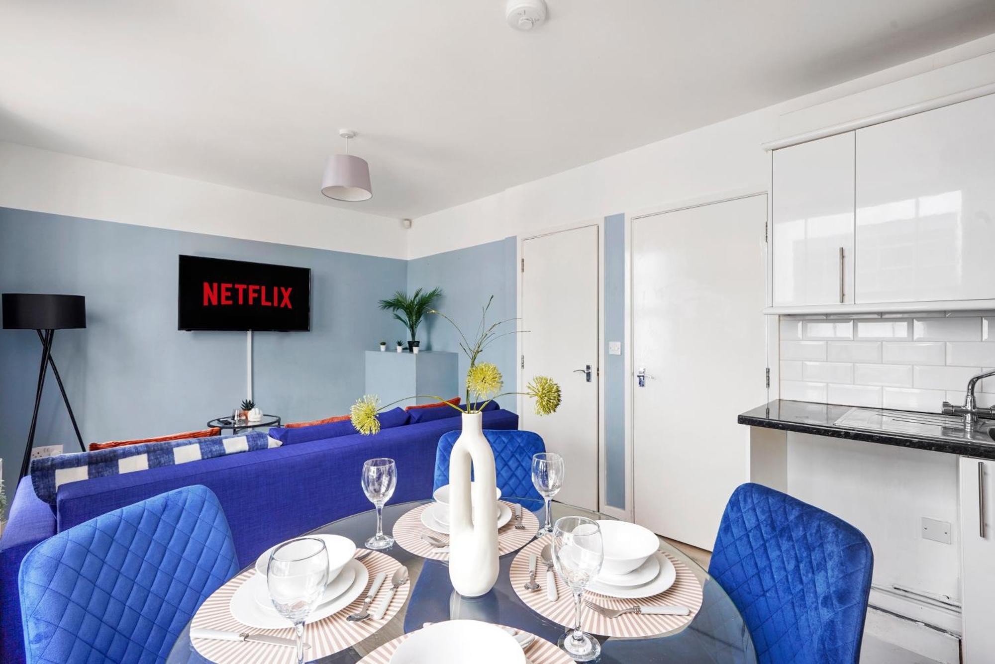 Apartment Stylish Sleek Abode - Sleeps 6 *