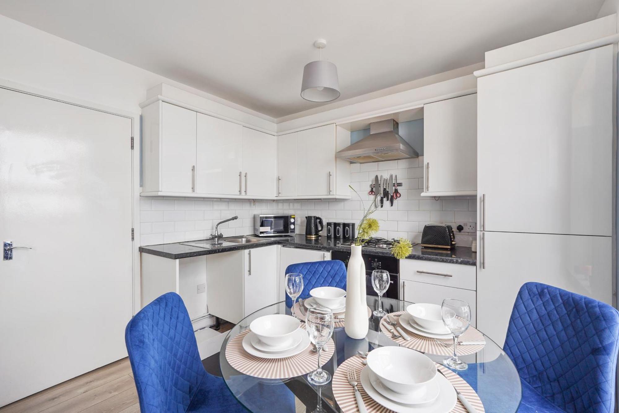 Stylish Sleek Abode - Sleeps 6