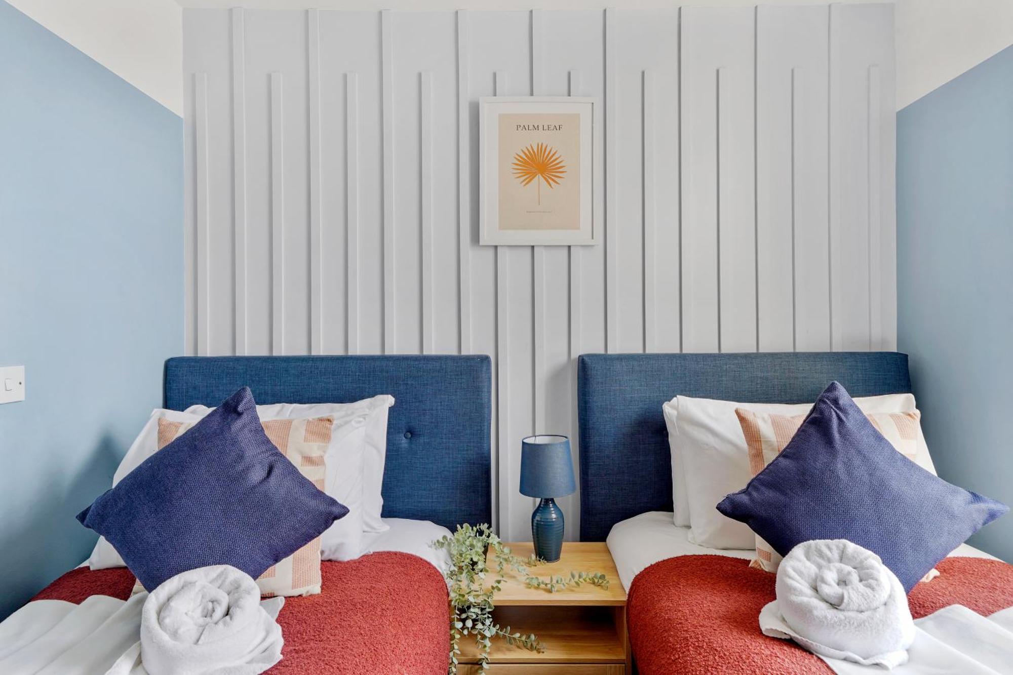 Stylish Sleek Abode - Sleeps 6 Bristol