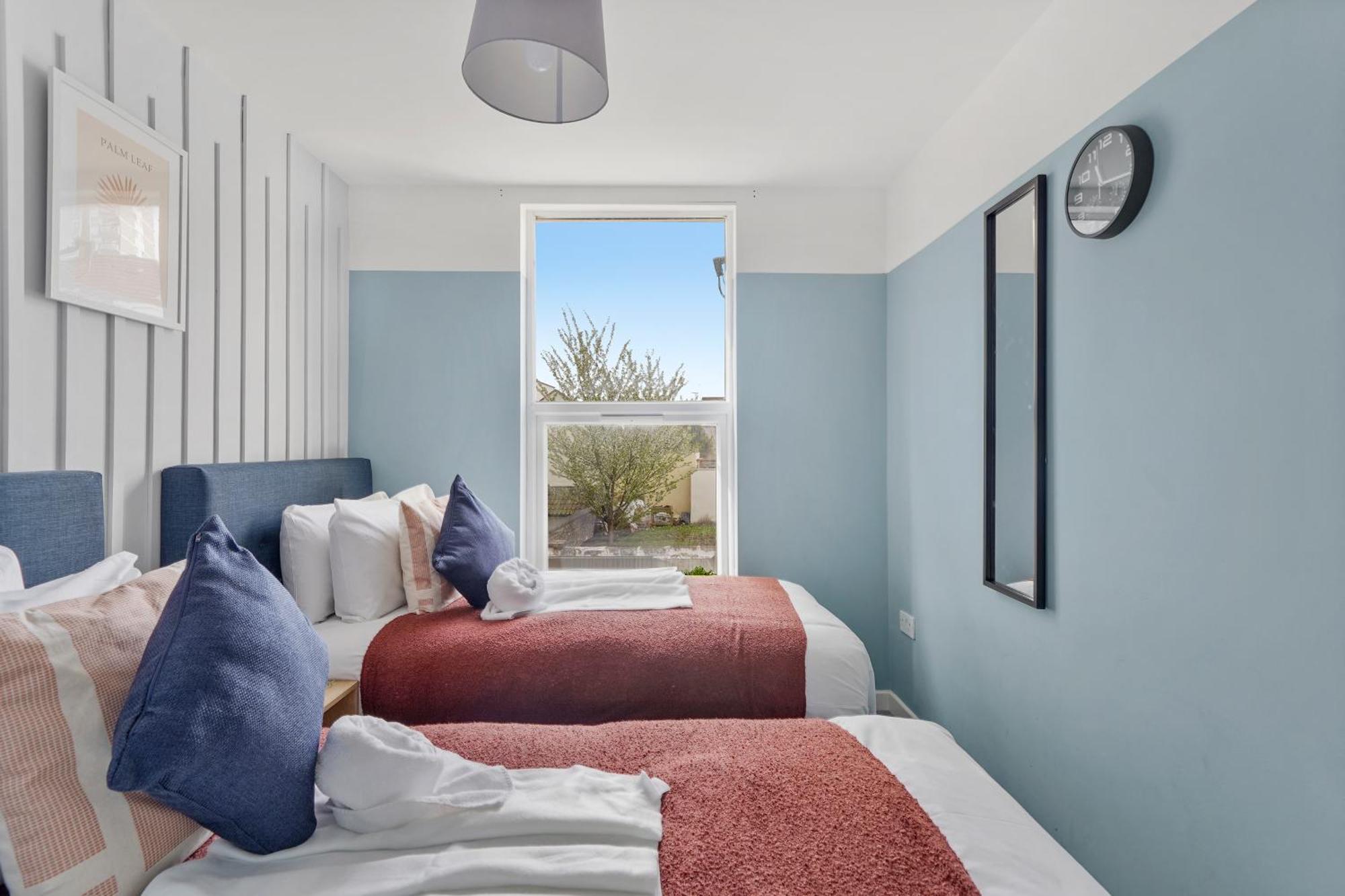 Stylish Sleek Abode - Sleeps 6 Apartment