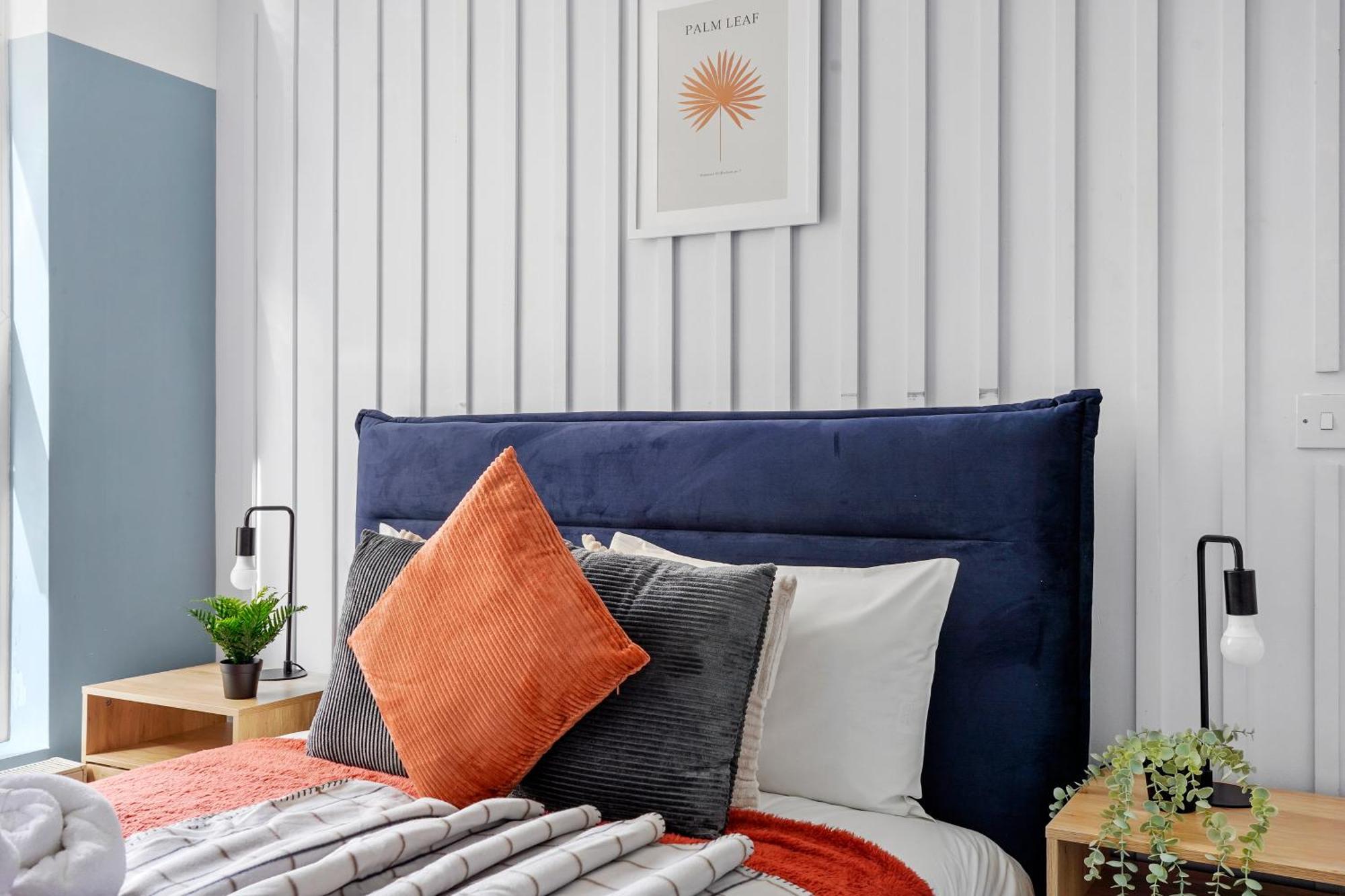 Stylish Sleek Abode - Sleeps 6 Apartment *